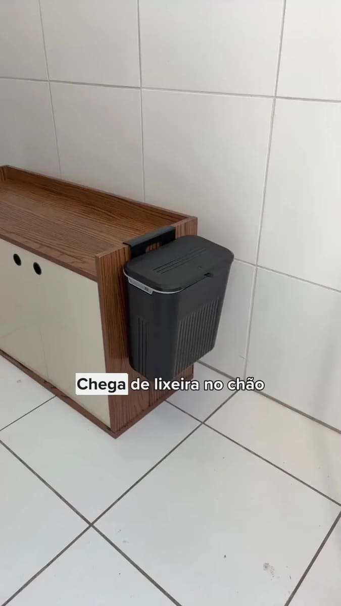 Lixeira com tampa 9L